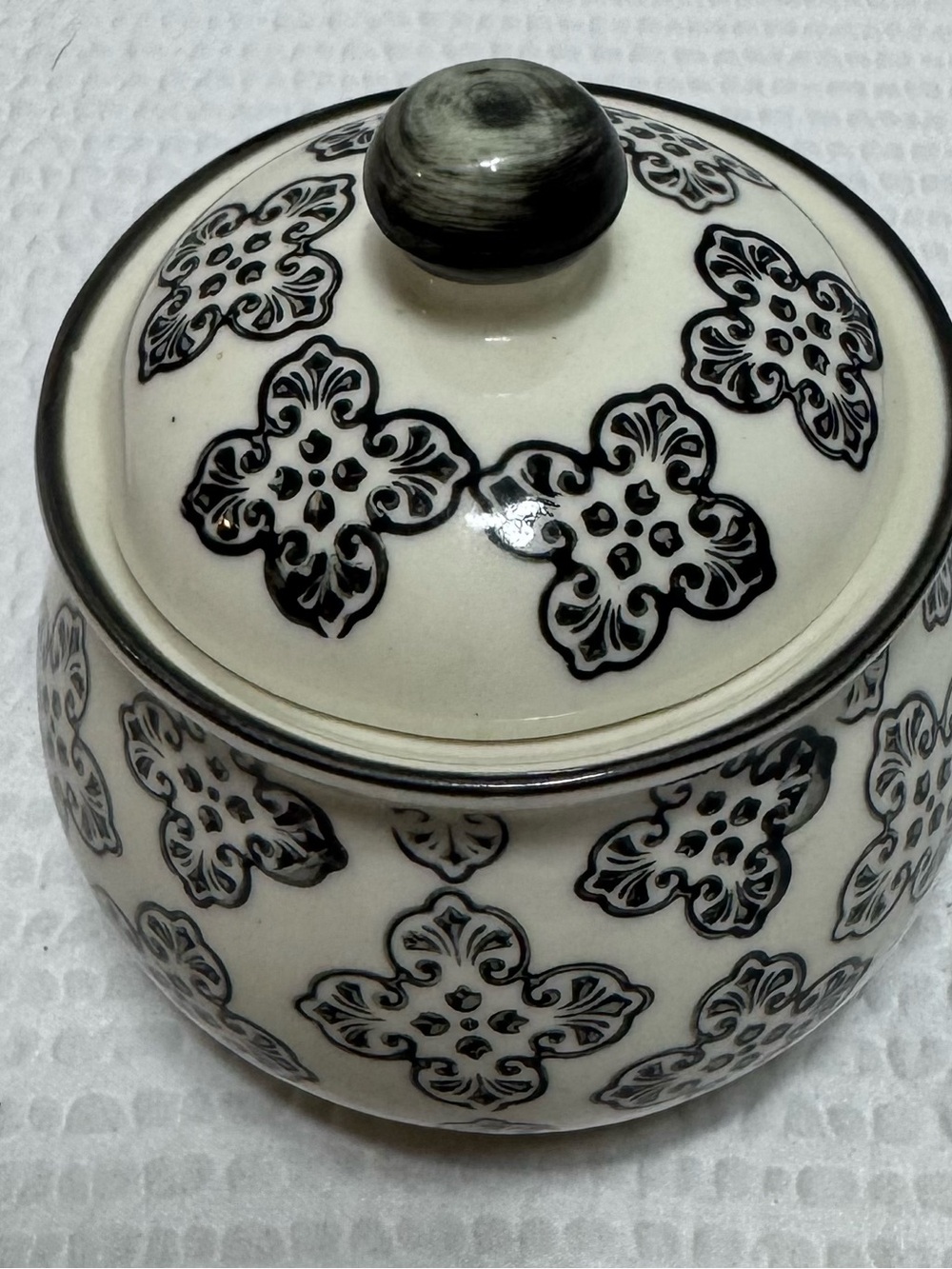 Signature ceramic sugar bowl white black with lid used